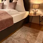 Apartamento Luminous - Kostenloser Parkplatz , Stadt Naehe *