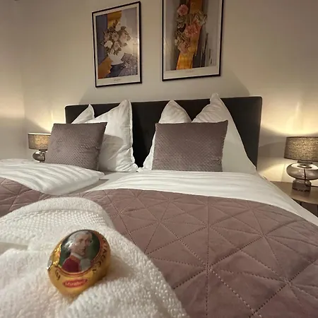 Luminous - Kostenloser Parkplatz , Stadt Naehe * Salzburg