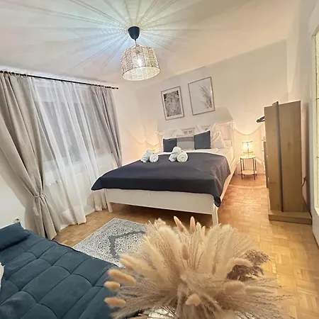 Apartment Luminous - Kostenloser Parkplatz , Stadt Naehe *