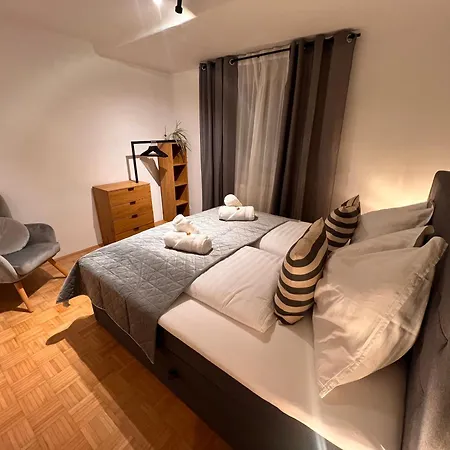 Luminous - Kostenloser Parkplatz , Stadt Naehe